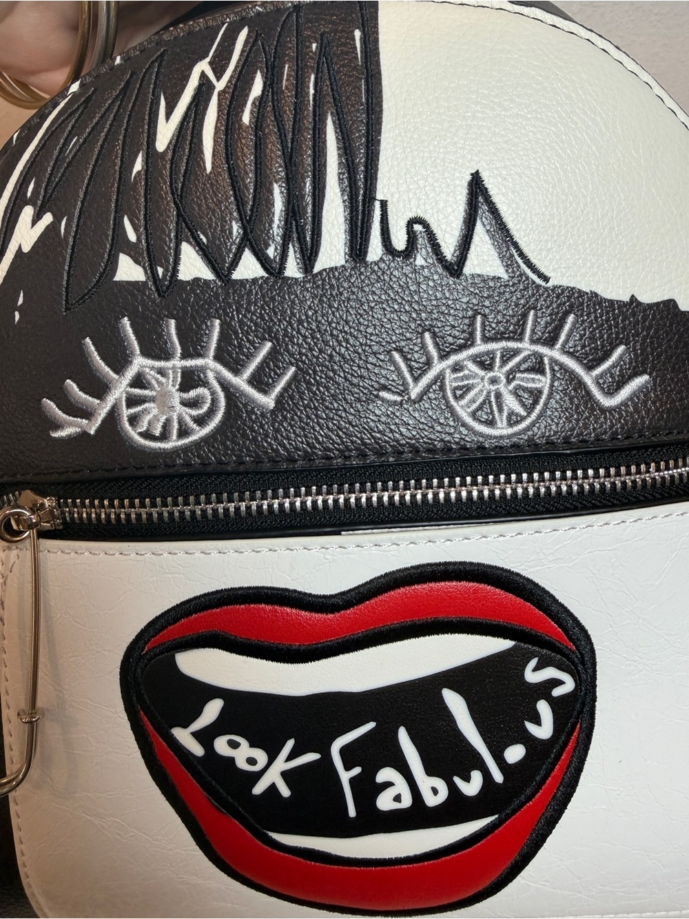 Danielle Nicole Disney Cruella Look Fablous Mini Backpack New With Tags - Picture 4 of 4